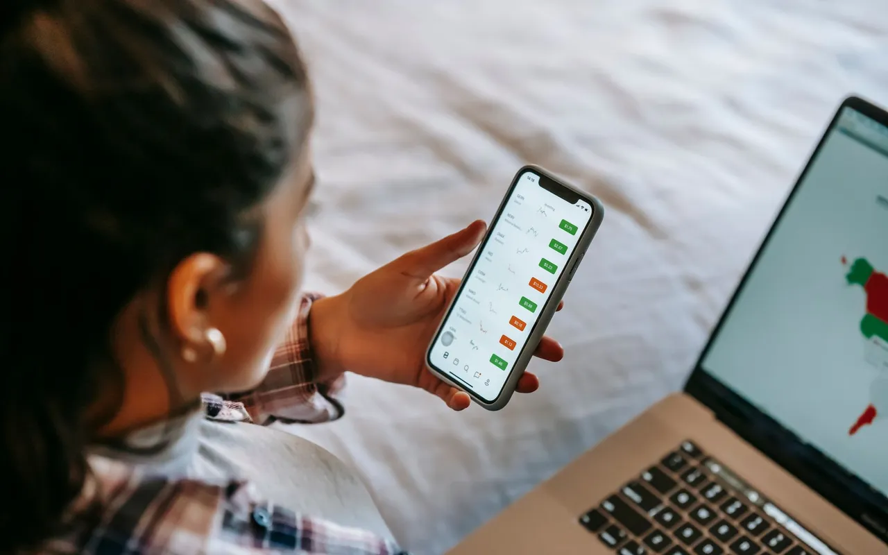 Live Betting vs Pre-Match Betting — Which Side Should You Be On? — "What is the secret to winning in live betting?"